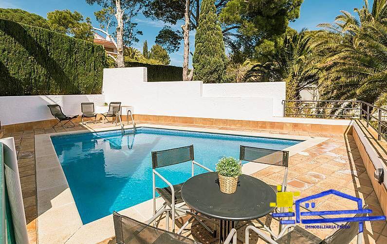 House -
                        Llançà -
                        4 bedrooms -
                        8 persons